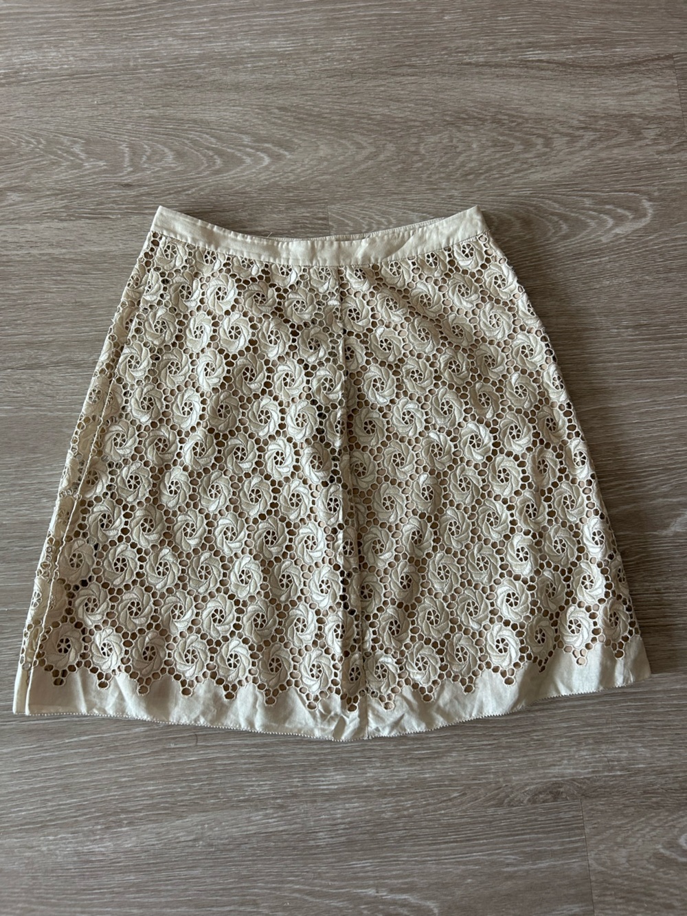Elie Tahari | Lace Overlay A-Line Skirt in Cream